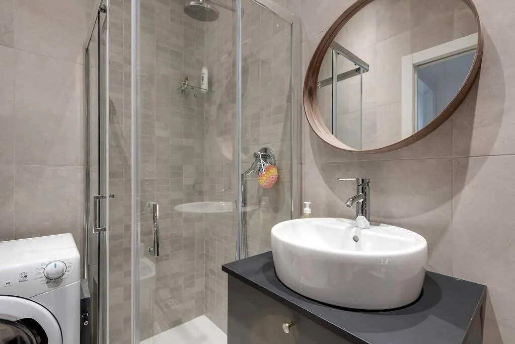Easylife - L Abbraccio Dell Affascinante P Romana Milan 0*,  Italy