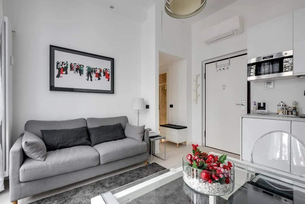 Easylife - L Abbraccio Dell Affascinante P Romana Milan