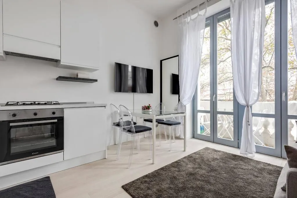 Easylife - L Abbraccio Dell Affascinante P Romana Milan 0*,  Italy